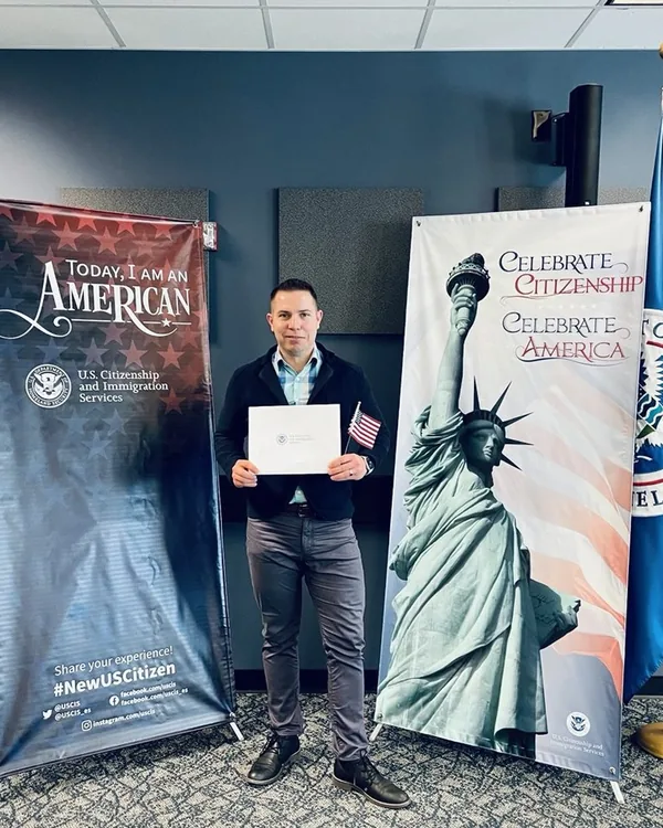 Егор на церемонии получения гражданства США